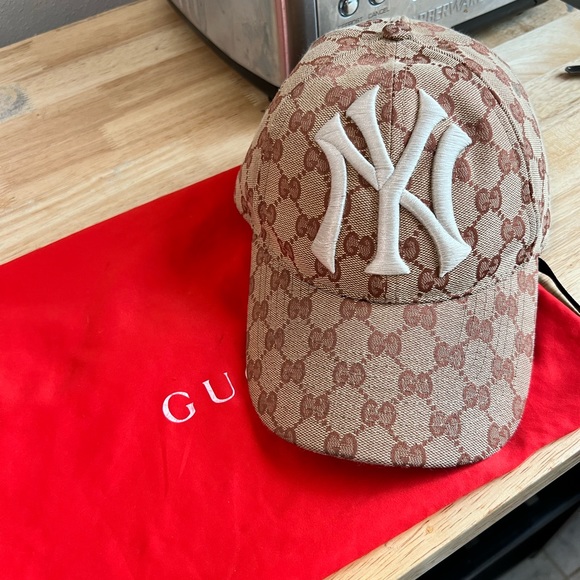 Gucci NY Yankee hat - Picture 1 of 3